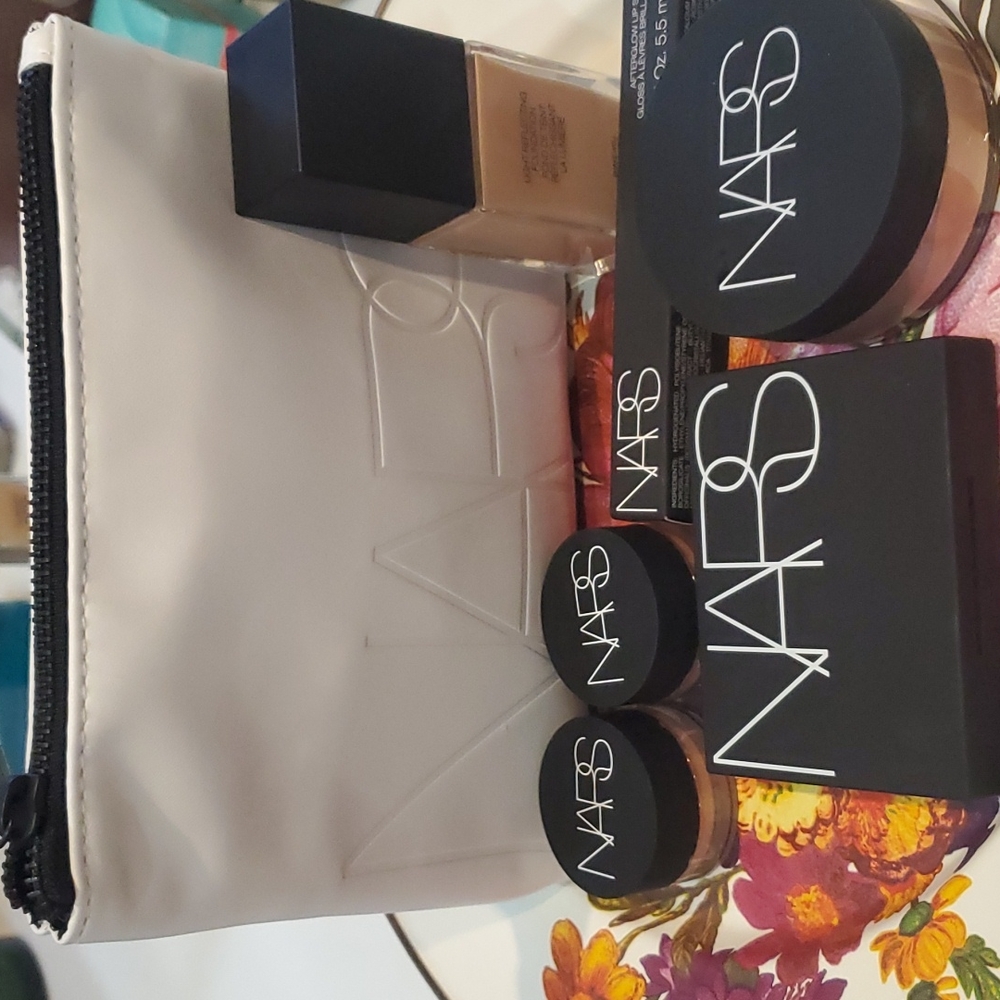 NARS BANDLE 7 items